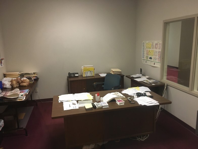 More Photos Of 3600 Regal Blvd, Memphis Showroom For Lease