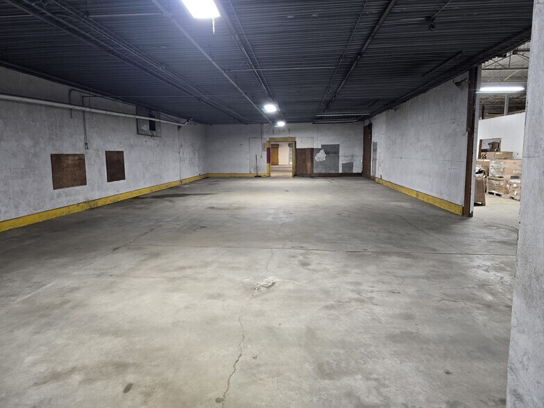 More Photos Of 15500 Woodrow Wilson St, Detroit Industrial For Lease