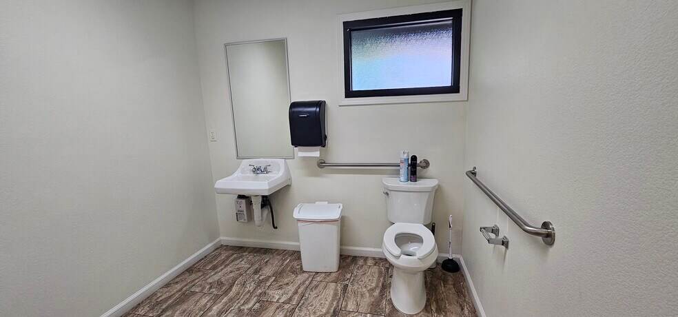 More Photos Of 1425 Butte House Rd, Yuba City Office For Lease