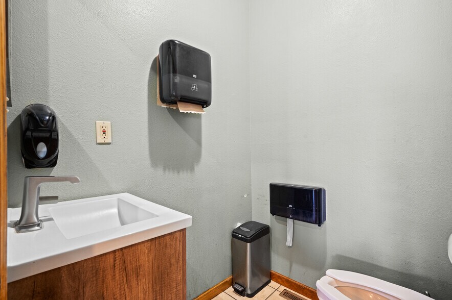 More Photos Of 2 Hays Blvd, Pine Haven Restaurant For Sale