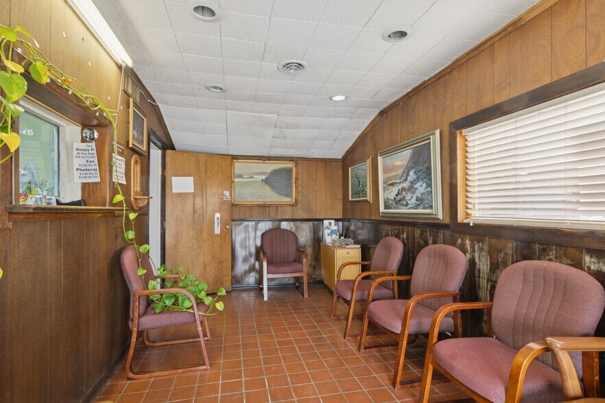 More Photos Of 510 College Ave, South Houston Office For Sale