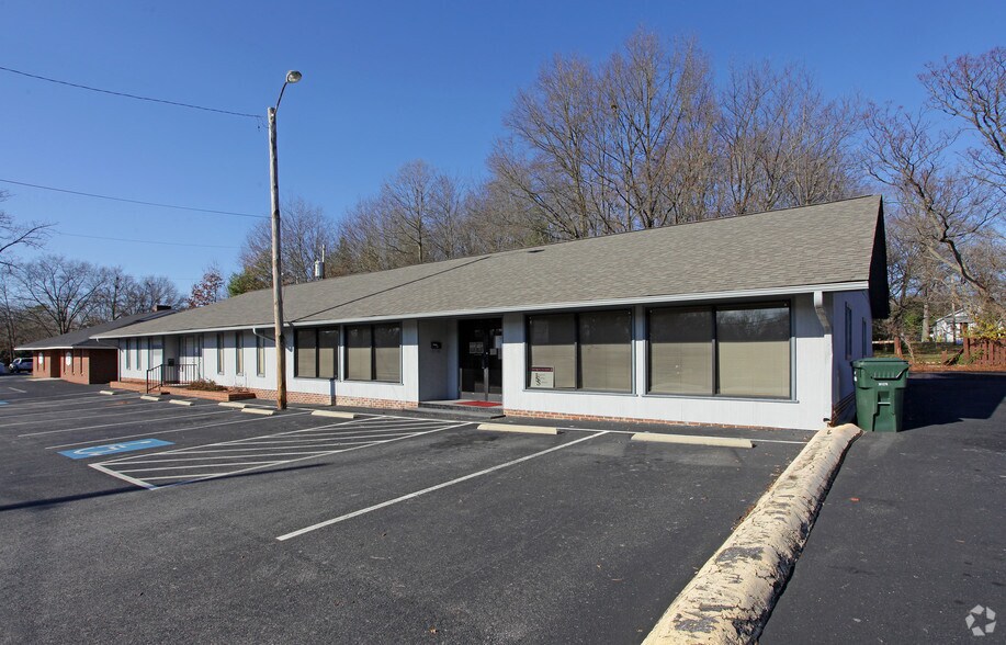 More Photos Of 910 E Garrison Blvd, Gastonia General Retail For Sale