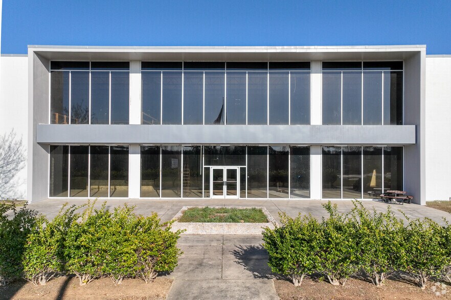 More Photos Of 90 Piedmont Industrial Dr, Winston-Salem Warehouse For Lease
