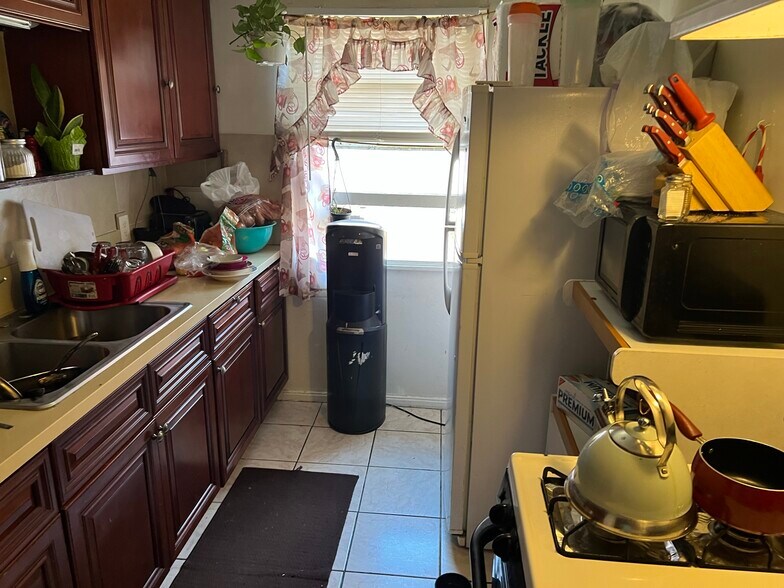 More Photos Of 1868 Locust Ave, Long Beach Apartments For Sale