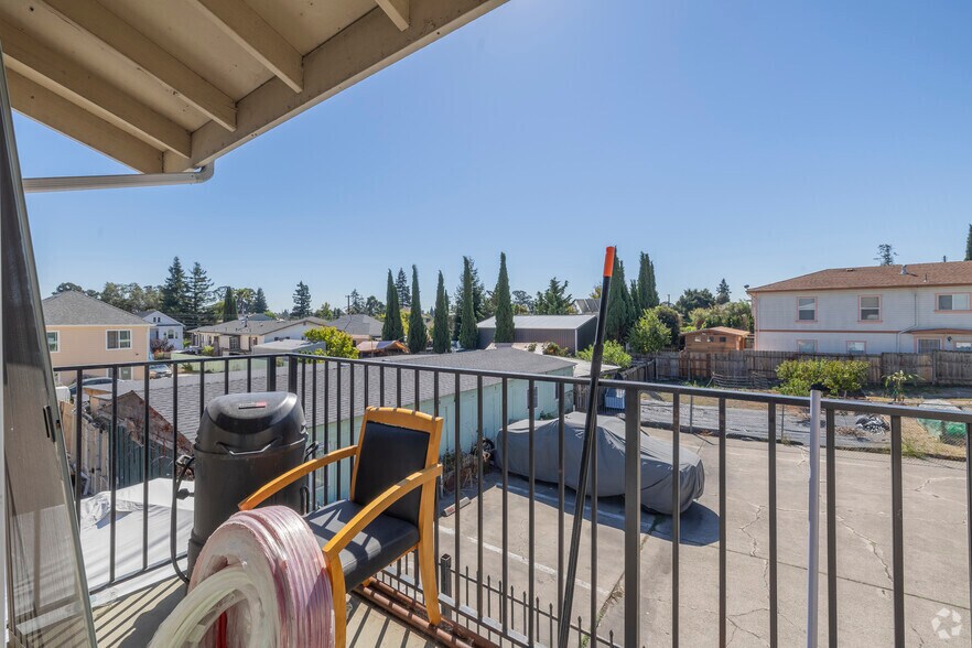 More Photos Of 3142 Coolidge Ave, Oakland Apartments For Sale