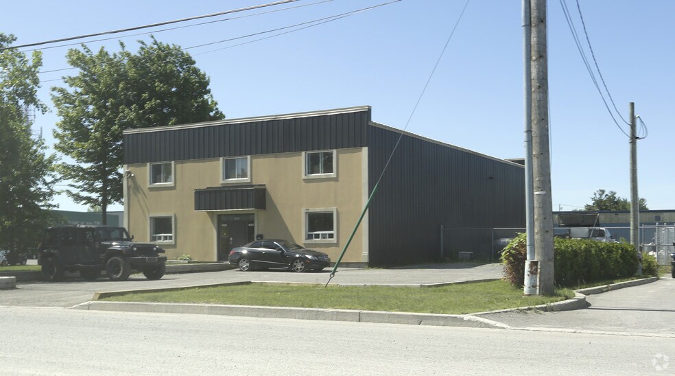 Primary Photo Of 1055-1057 Rue Armand-Bombardier, Terrebonne Light Manufacturing For Sale