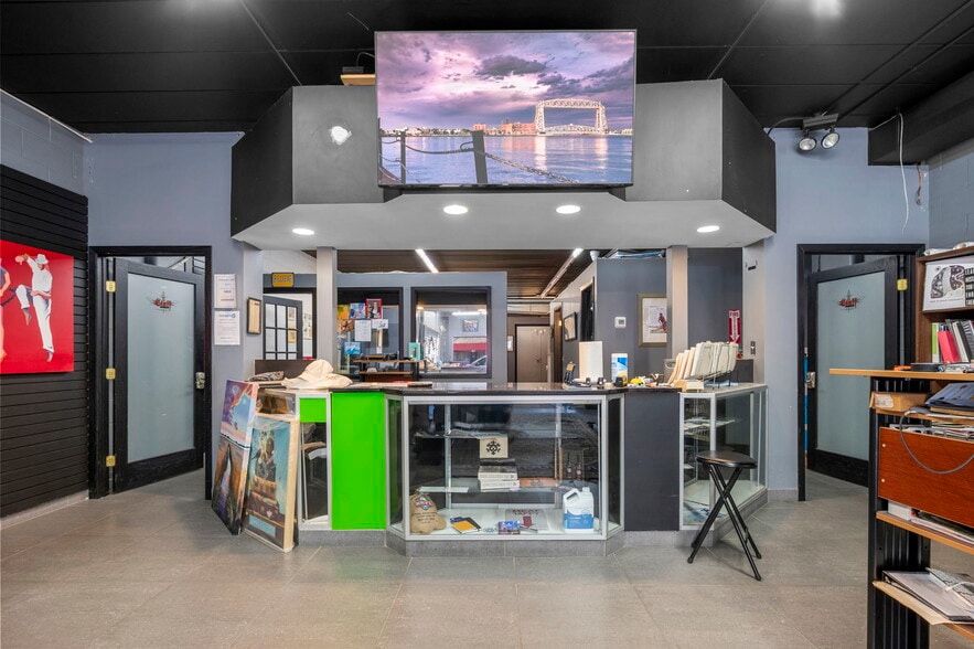 More Photos Of 735-737 Snelling Ave N, Saint Paul Storefront Retail Office For Lease