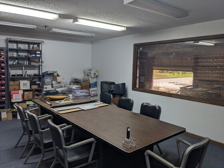 More Photos Of 314 N Maple St, Adel Manufacturing For Sale