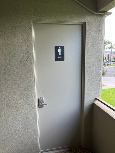 More Photos Of 1500 E Katella Ave, Orange Medical For Sale