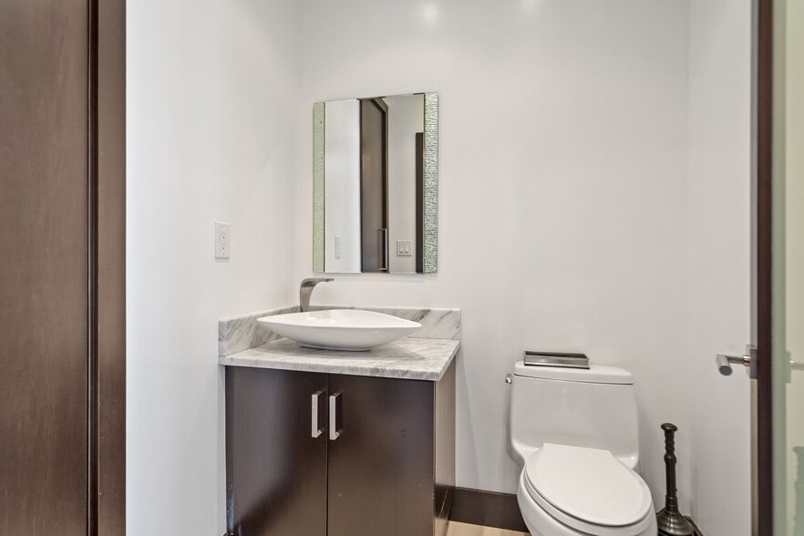 More Photos Of 16170 NE 11th Ct, Miami Office For Sale