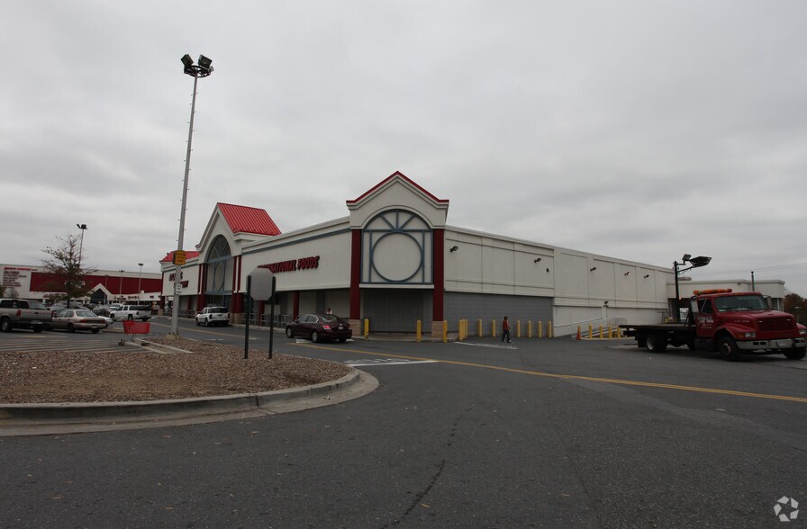 More Photos Of 7901-8011 New Hampshire Ave, Hyattsville Storefront For Lease