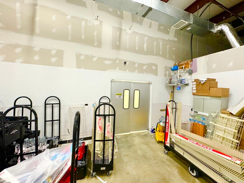 More Photos Of 2101 Central Point Pky, Lima Freestanding For Sale