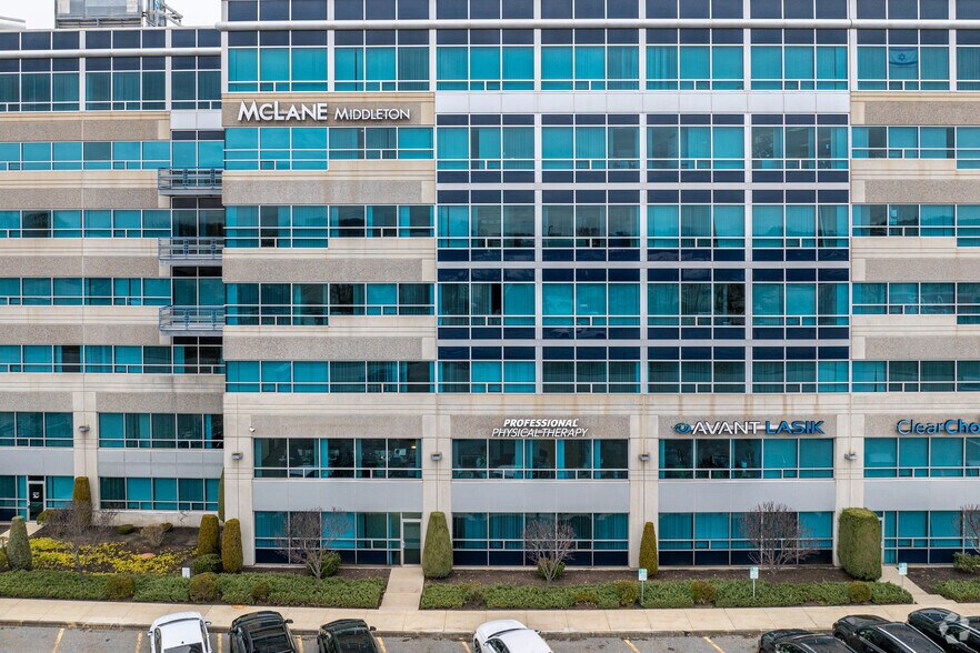 More Photos Of 300 Trade Center, Woburn Office For Lease