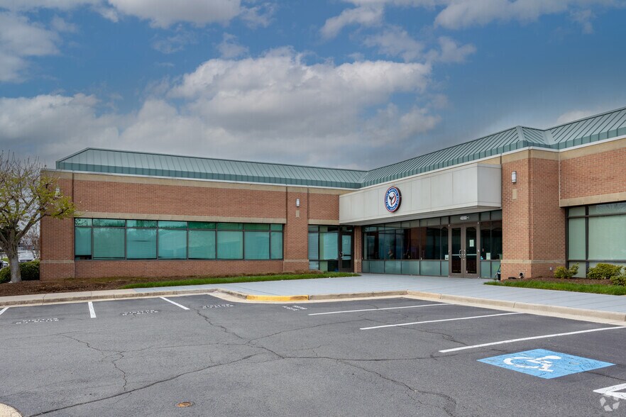 More Photos Of 4090 Lafayette Center Dr, Chantilly Office For Lease