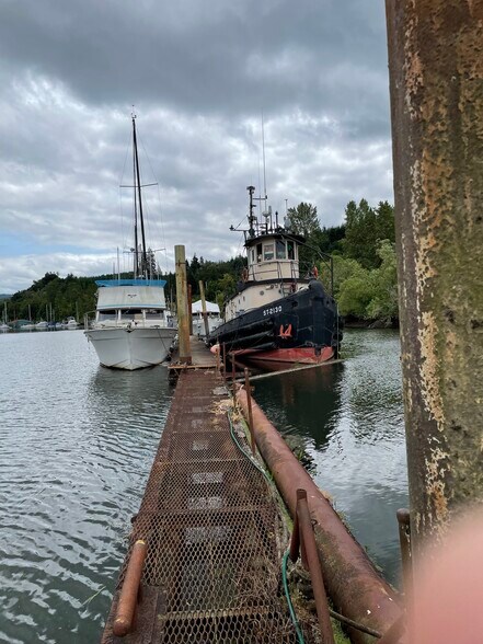 More Photos Of 10474 Highway 30, Clatskanie Marina For Sale