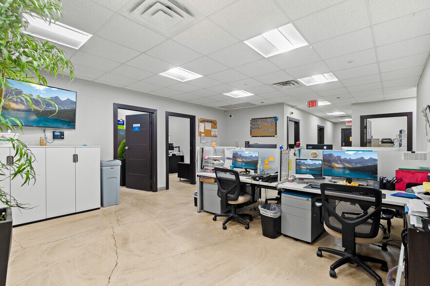More Photos Of 7710 W IH-10, San Antonio Office For Sale
