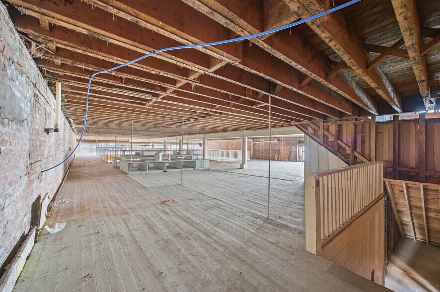 More Photos Of 104 Spruce St E, Ilwaco General Retail For Sale