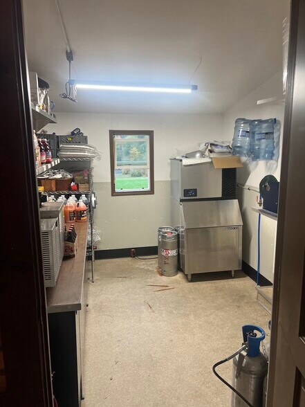 More Photos Of 125 Deadwood Rd, Lewiston Restaurant For Sale