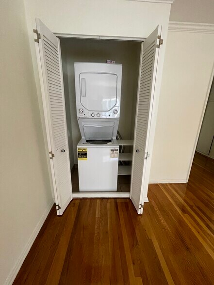 More Photos Of 14330 Albers St, Sherman Oaks Apartments For Sale