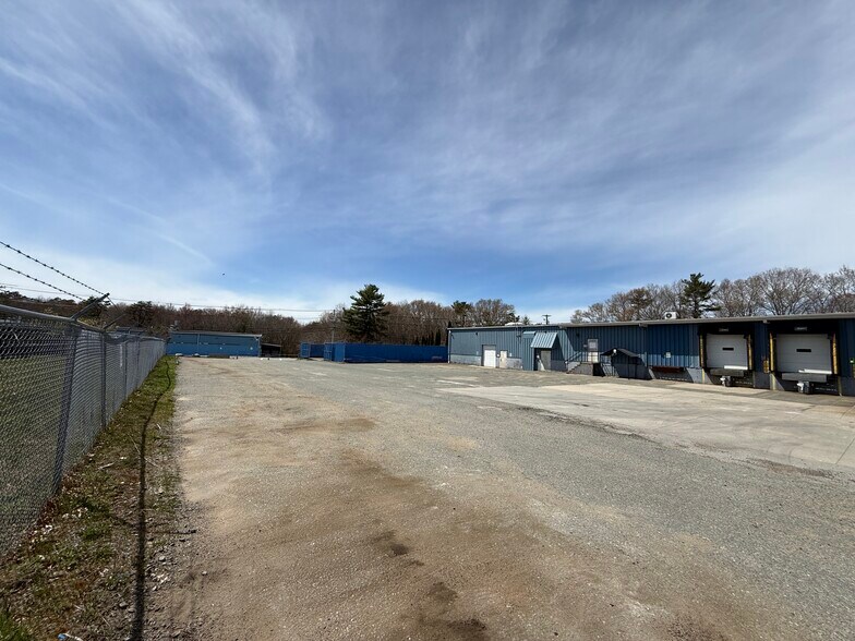 More Photos Of 111 Braley Rd, East Freetown Warehouse For Lease