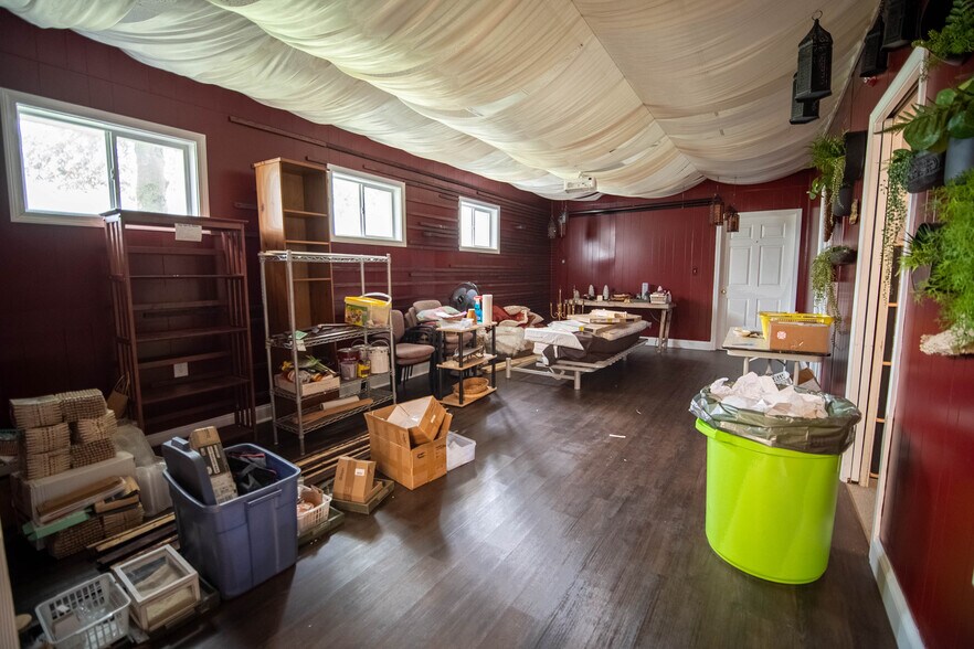 More Photos Of 300 Taugwonk Rd, Stonington Warehouse For Lease