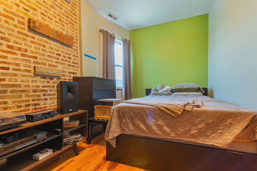 More Photos Of 601 W 47th St, Chicago Storefront Retail Residential For Sale