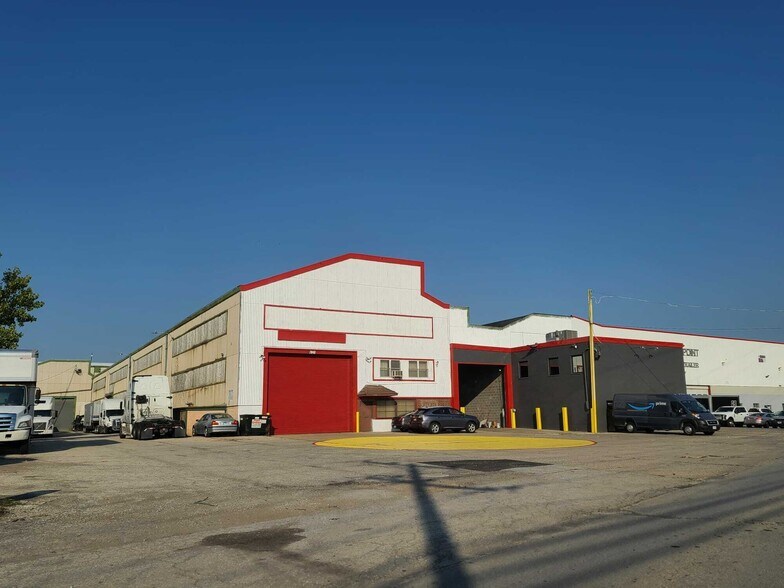 More Photos Of 7840-7860 Lehigh Ave, Morton Grove Truck Terminal For Sale