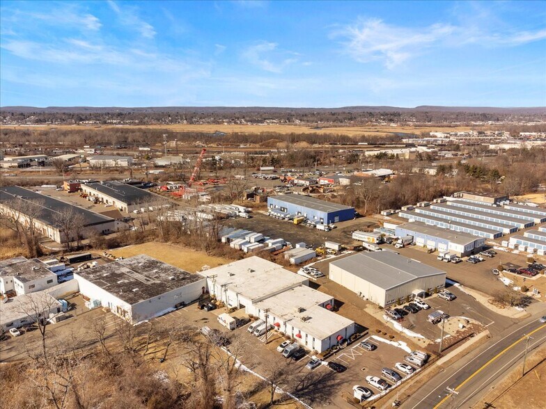 More Photos Of 118 Quinnipiac Ave, North Haven Warehouse For Lease