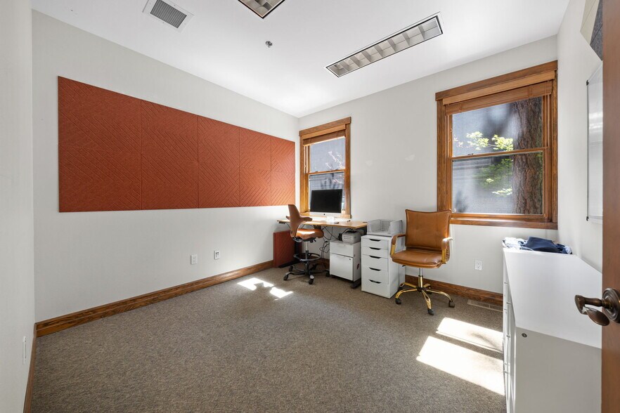 More Photos Of 750 Buckaroo Trl, Sisters Office For Sale