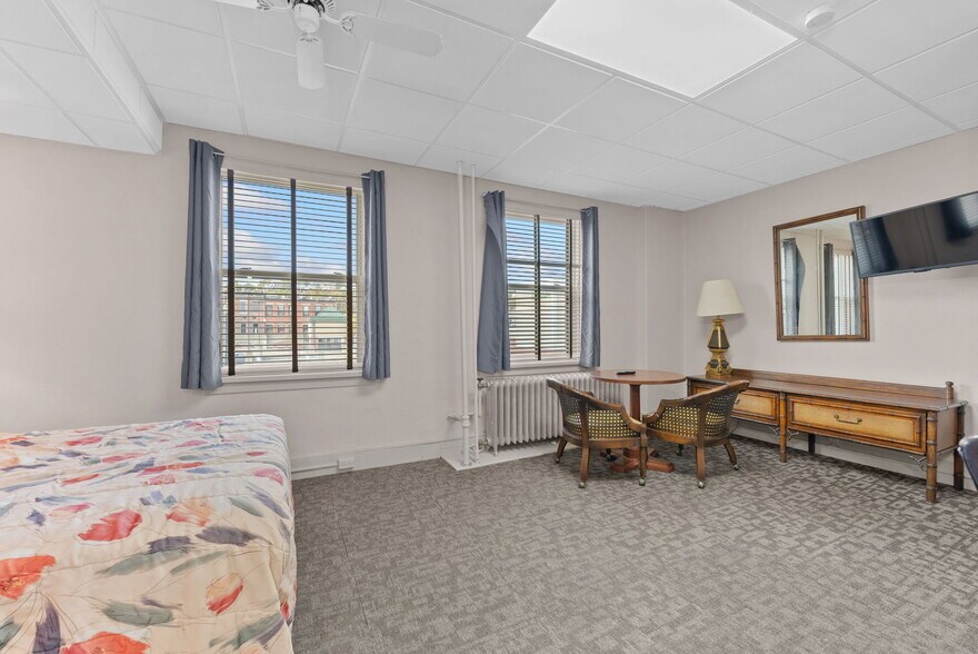 More Photos Of 36 W 4th St, Dubuque Hotel For Sale