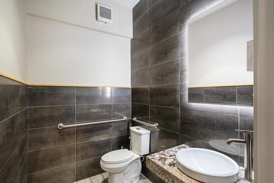 More Photos Of 3305 SW 37th Ave, Miami Office For Sale