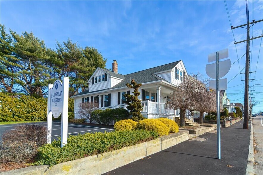 More Photos Of 468 Warren Ave, East Providence Medical For Sale