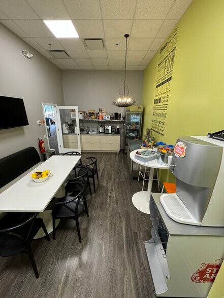 More Photos Of 18521 Spring Creek Dr, Tinley Park Light Distribution For Lease