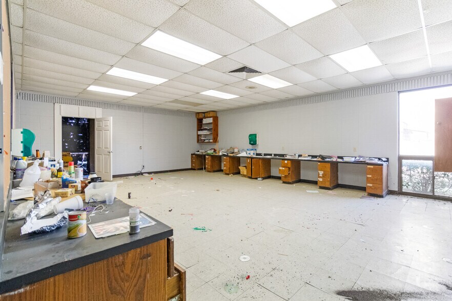 More Photos Of 214 N School St, Winfield Light Distribution For Sale