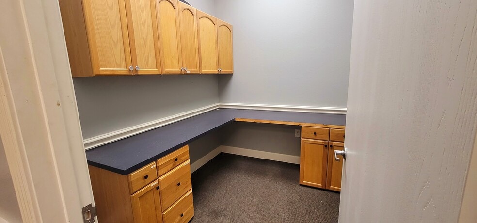 More Photos Of 901 E Highway 90A, Richmond Storefront Retail Office For Lease