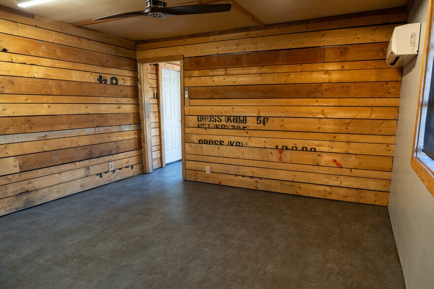 More Photos Of 1085 Schmieding Ave, Springdale Industrial For Sale