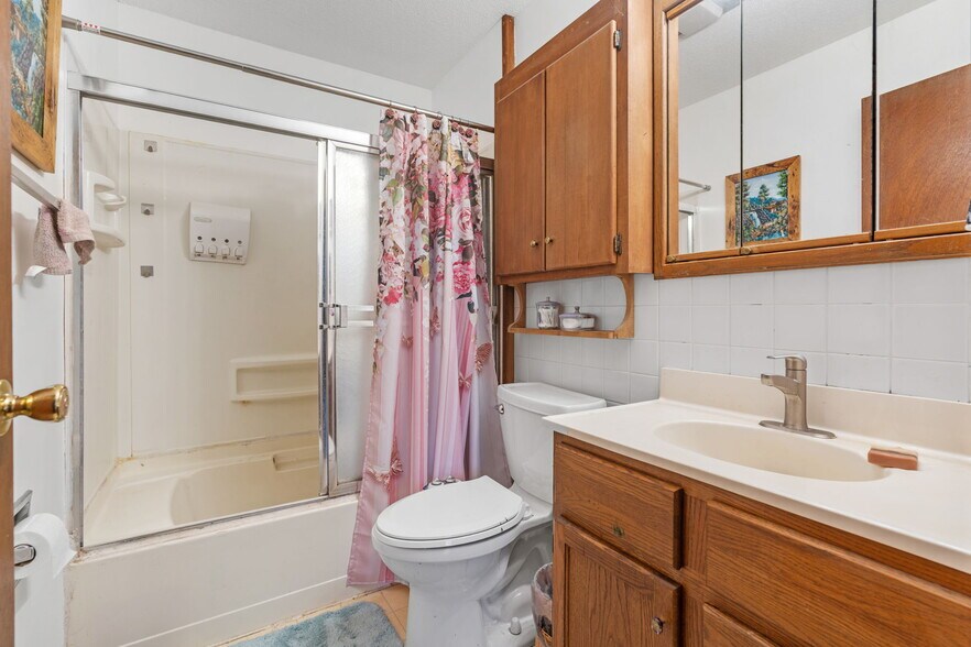 More Photos Of 38804 8th Ave, North Branch Office Residential For Sale