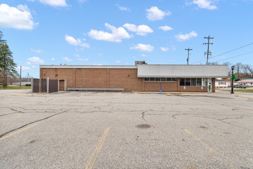 More Photos Of 43 S Maple St, Grant Freestanding For Sale