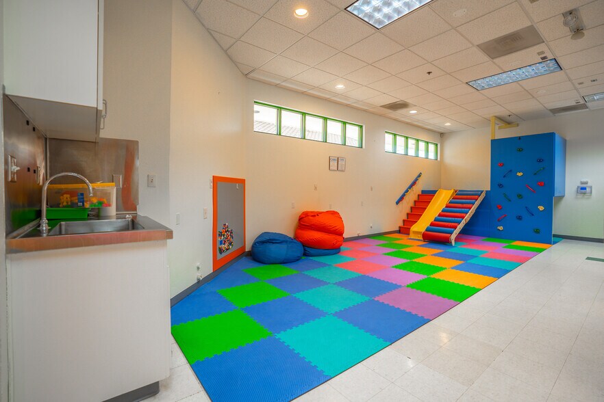 More Photos Of 222 I St, Los Banos Office For Lease