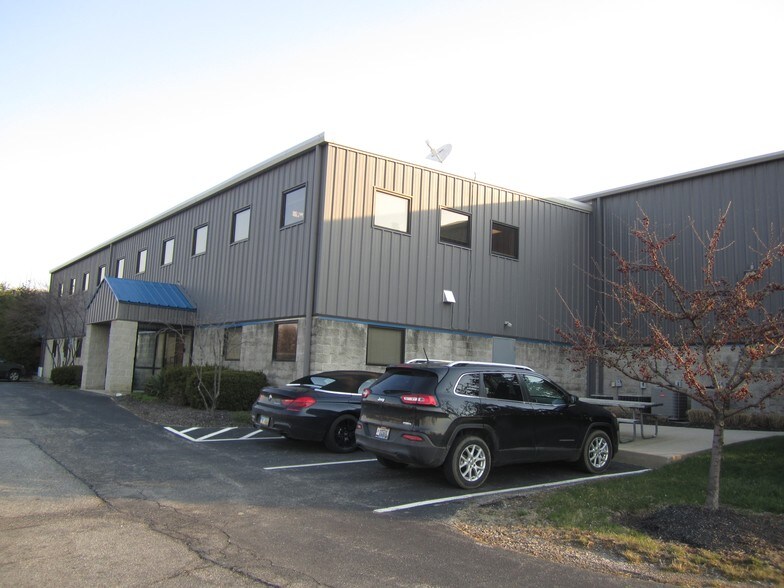 More Photos Of 7858 Industrial Pky, Plain City Warehouse For Lease