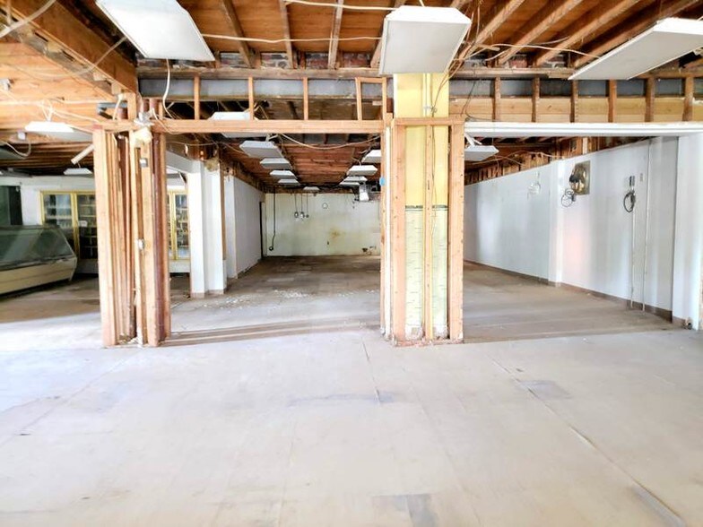 More Photos Of 2477 State Route 57, Stewartsville Storefront Retail Residential For Lease