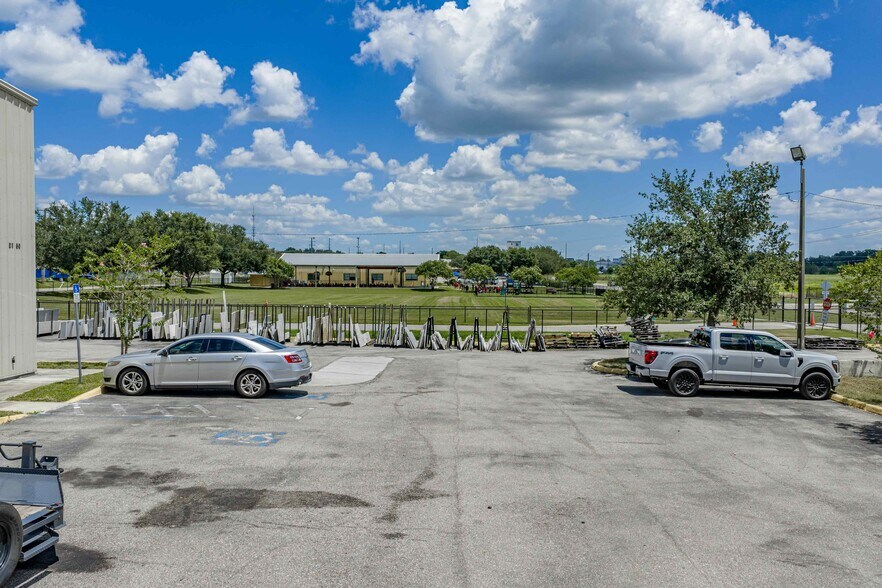 More Photos Of 2160 Edgewood Dr S, Lakeland Warehouse For Lease