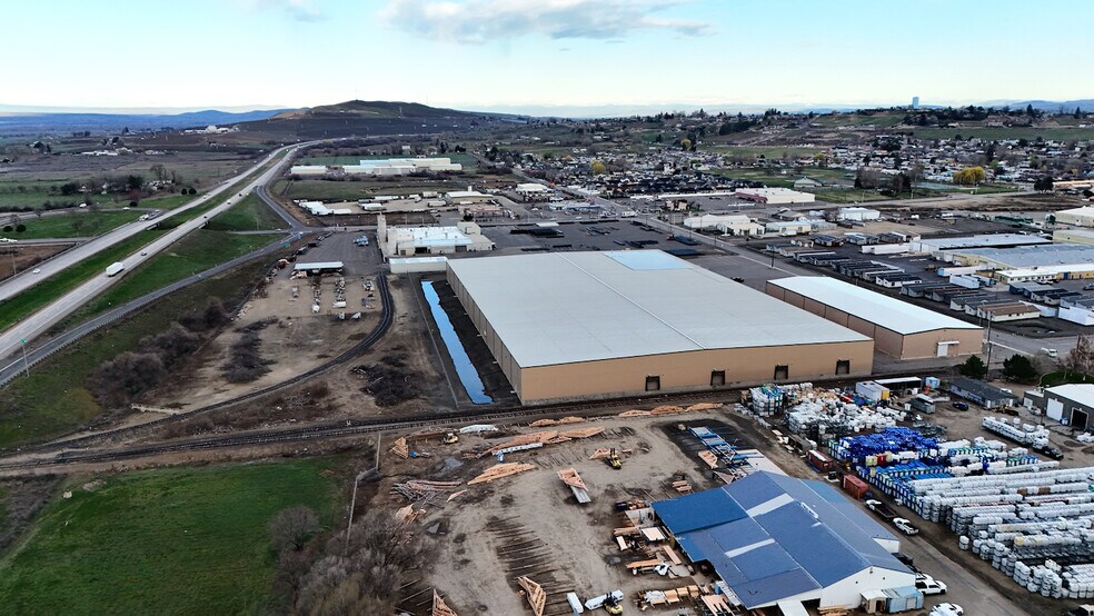 More Photos Of 319 E South Hill Rd, Sunnyside Warehouse For Lease