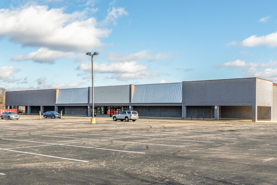 More Photos Of 5513-5567 Bigger Rd, Kettering Storefront For Sale