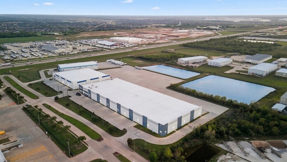 More Photos Of 450 Commerce Pky, Katy Distribution For Lease
