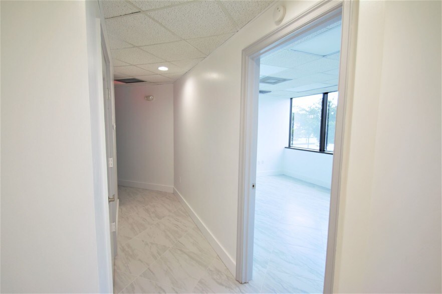 More Photos Of 2701 W Oakland Park Blvd, Oakland Park Office For Sale