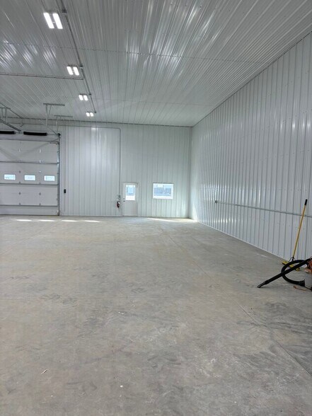 More Photos Of 6215 34th Ave NW, Rochester Industrial For Lease
