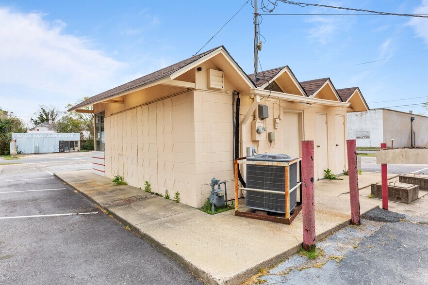 More Photos Of 415 S John St, Goldsboro Restaurant For Sale