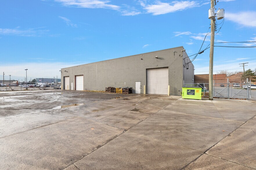 More Photos Of 24650 Sherwood Ave, Center Line Industrial For Sale