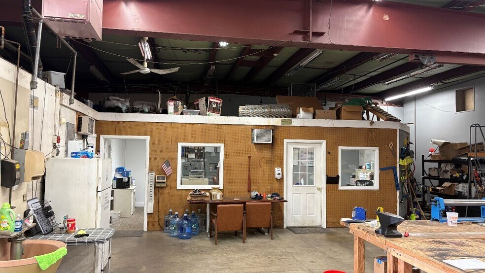 More Photos Of 1410 Stratford Ave, Stratford Warehouse For Sale